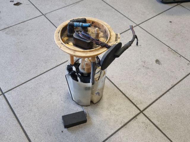 bontott VW GOLF V Üzemanyag Szivattyú