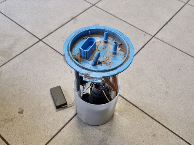 bontott VW GOLF V Üzemanyag Szivattyú