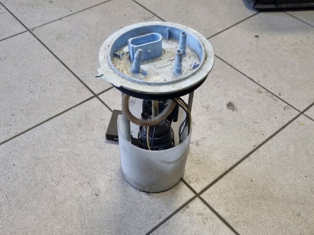 bontott VW GOLF V Üzemanyag Szivattyú