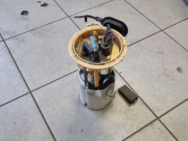 bontott VW GOLF V Üzemanyag Szivattyú