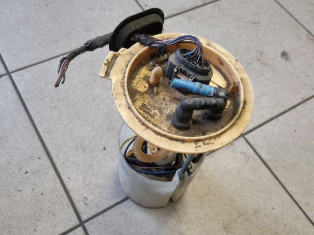 bontott VW GOLF V Üzemanyag Szivattyú