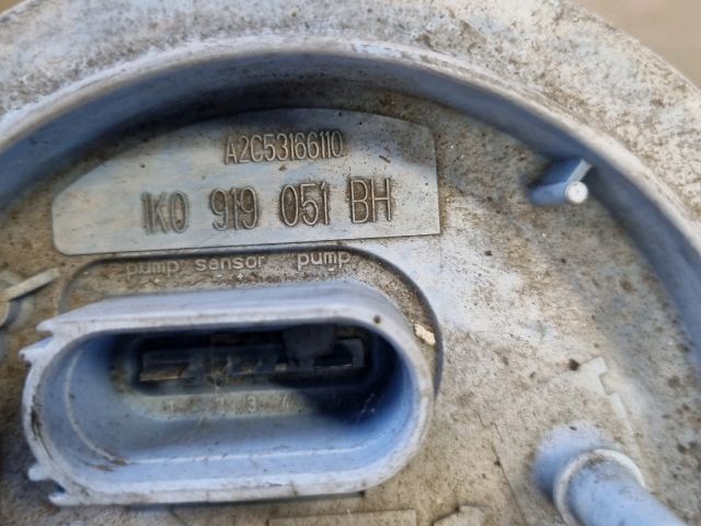 bontott VW GOLF V Üzemanyag Szivattyú