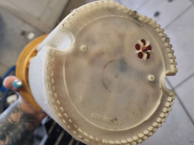 bontott VW GOLF V Üzemanyag Szivattyú