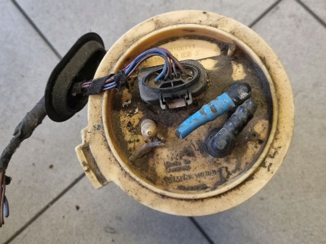 bontott VW GOLF V Üzemanyag Szivattyú