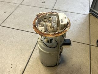 bontott VW GOLF V Üzemanyag Szivattyú