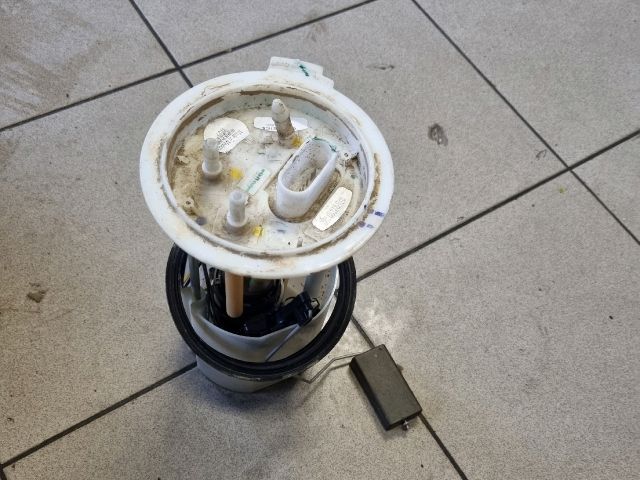 bontott VW GOLF V Üzemanyag Szivattyú