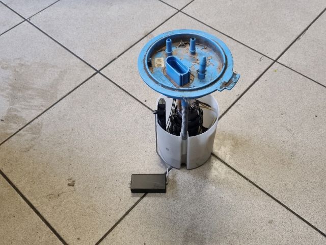 bontott VW GOLF V Üzemanyag Szivattyú