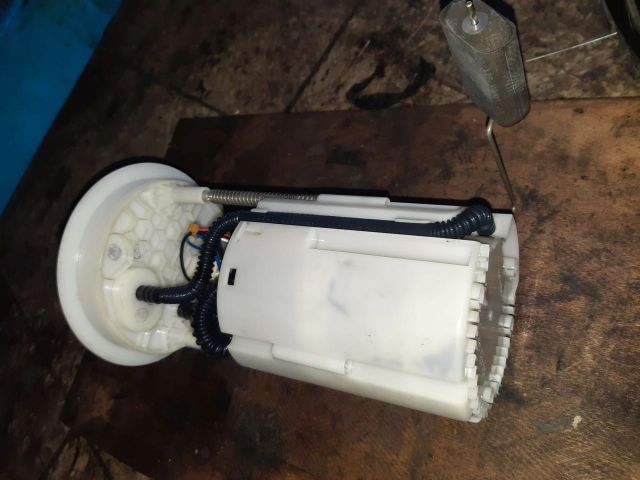 bontott VW GOLF V Üzemanyagszint Jeladó