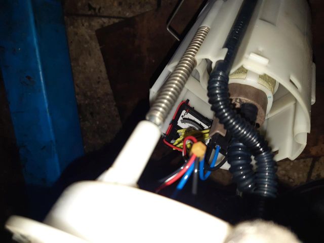 bontott VW GOLF V Üzemanyagszint Jeladó