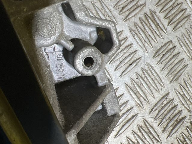 bontott VW GOLF V Váltó Tartó Bak (Pozíciófüggetlen)