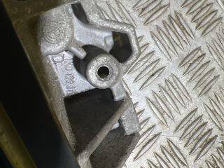 bontott VW GOLF V Váltó Tartó Bak (Pozíciófüggetlen)