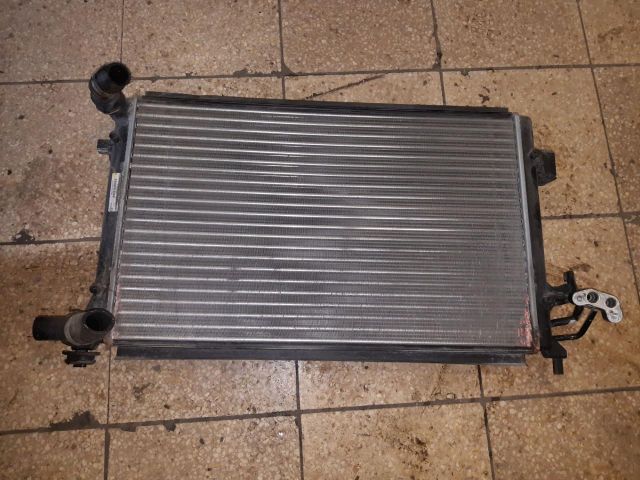 bontott VW GOLF V Vízhűtő Radiátor (Klímás)