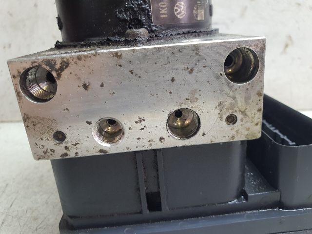 bontott VW GOLF V ABS Kocka