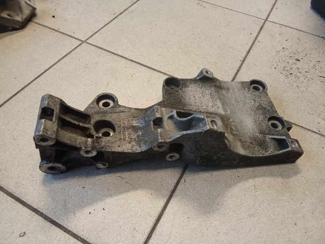 bontott VW GOLF V Generátor Tartó Bak