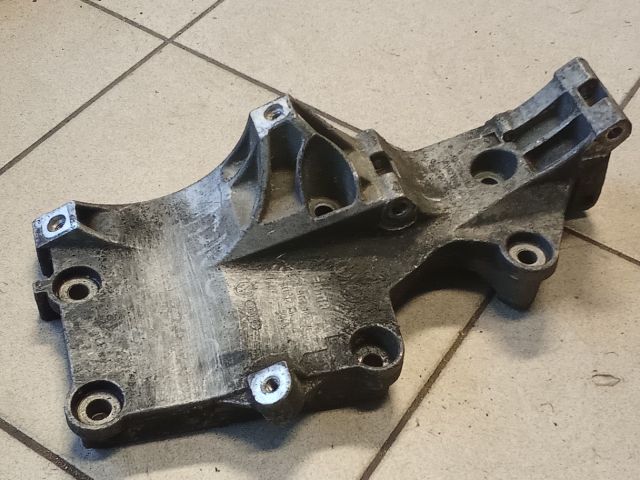 bontott VW GOLF V Generátor Tartó Bak