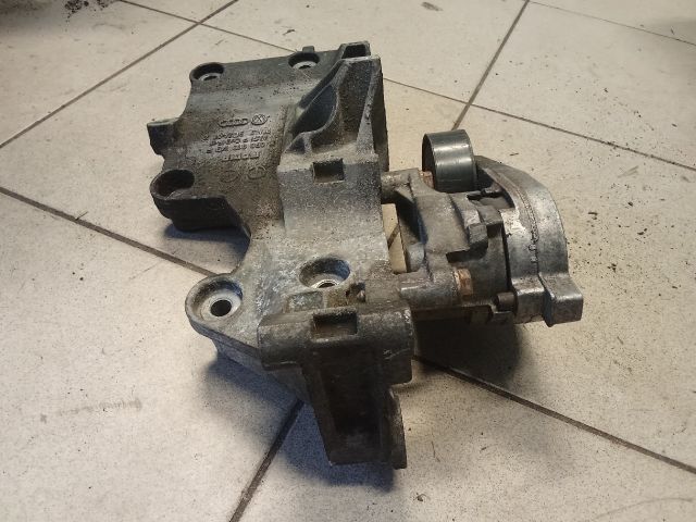 bontott VW GOLF V Generátor Tartó Bak