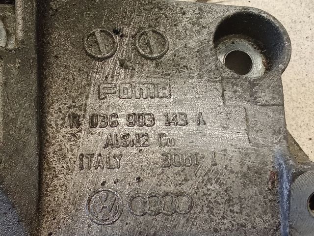 bontott VW GOLF V Generátor Tartó Bak