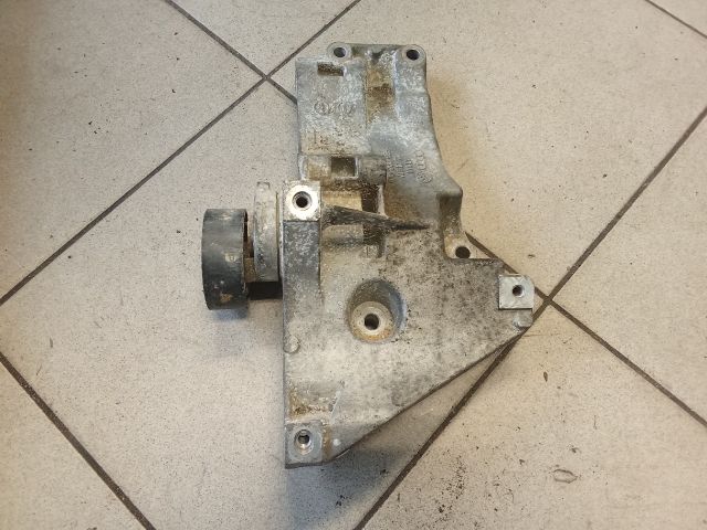 bontott VW GOLF V Generátor Tartó Bak