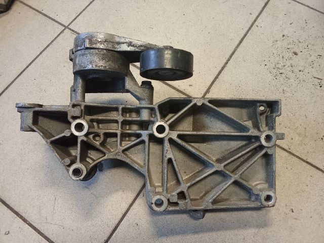 bontott VW GOLF V Generátor Tartó Bak