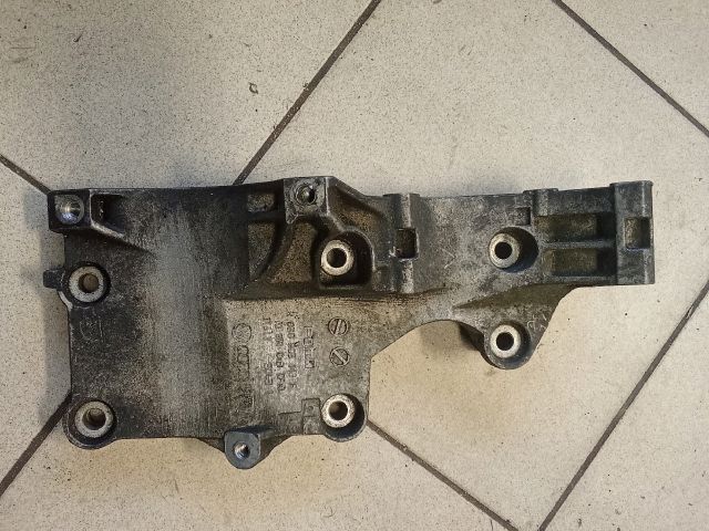 bontott VW GOLF V Generátor Tartó Bak