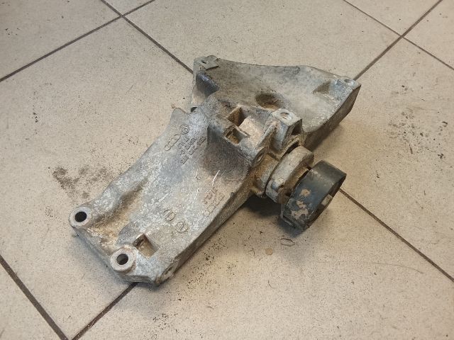 bontott VW GOLF V Generátor Tartó Bak