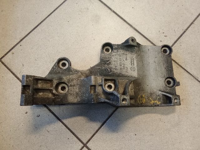 bontott VW GOLF V Generátor Tartó Bak