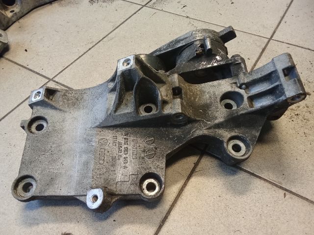 bontott VW GOLF V Generátor Tartó Bak