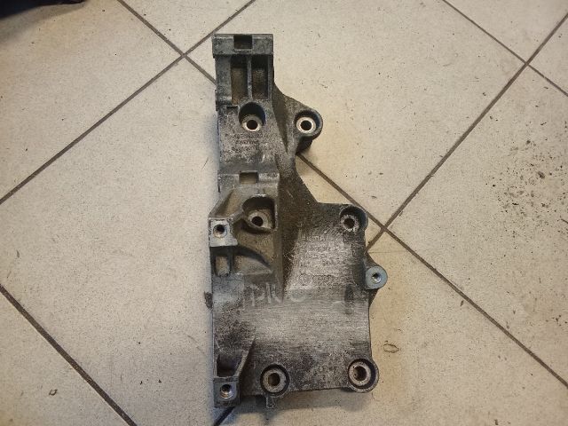 bontott VW GOLF V Generátor Tartó Bak