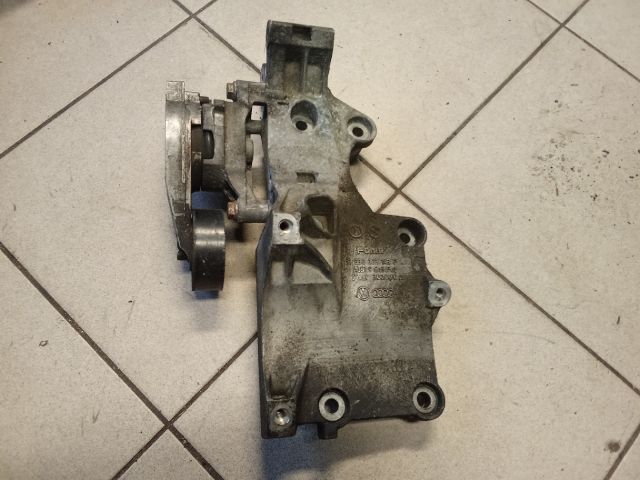 bontott VW GOLF V Generátor Tartó Bak