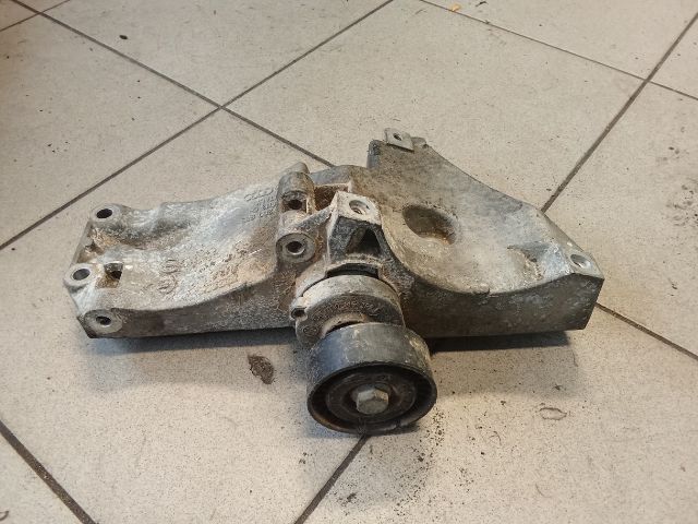 bontott VW GOLF V Generátor Tartó Bak