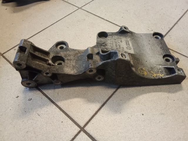 bontott VW GOLF V Generátor Tartó Bak