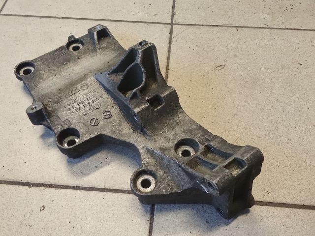 bontott VW GOLF V Generátor Tartó Bak