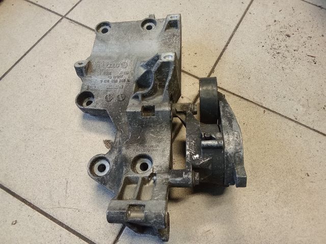 bontott VW GOLF V Generátor Tartó Bak