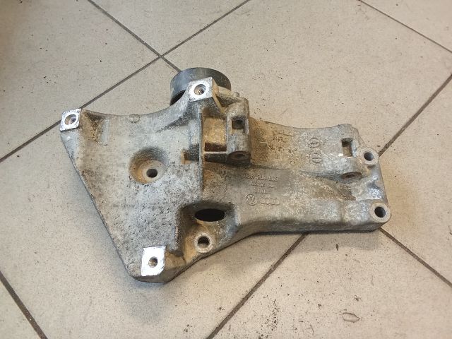 bontott VW GOLF V Generátor Tartó Bak