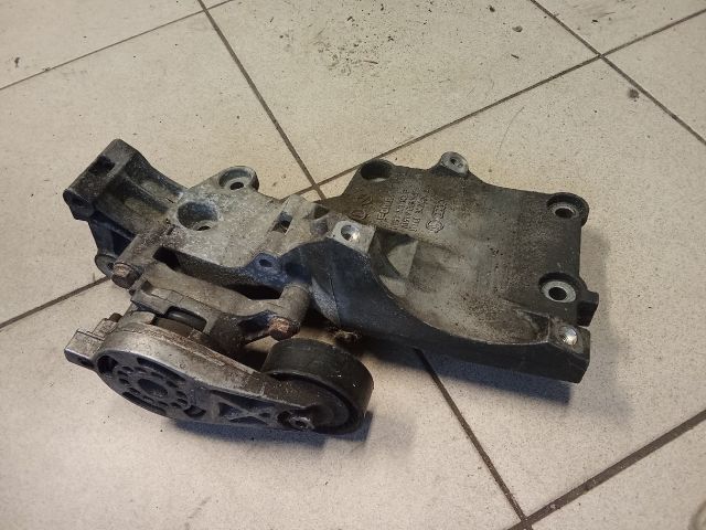 bontott VW GOLF V Generátor Tartó Bak