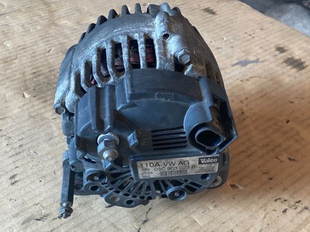 bontott VW GOLF V Generátor