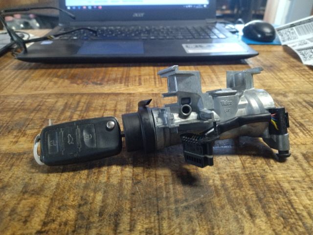 bontott VW GOLF V Gyújtáskapcsoló Házzal