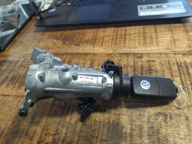 bontott VW GOLF V Gyújtáskapcsoló Házzal