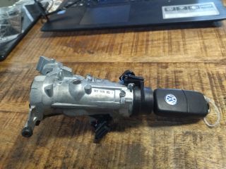 bontott VW GOLF V Gyújtáskapcsoló Házzal