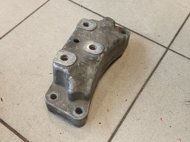 bontott VW GOLF V Motor Tartó Bak (Pozíciófüggetlen)