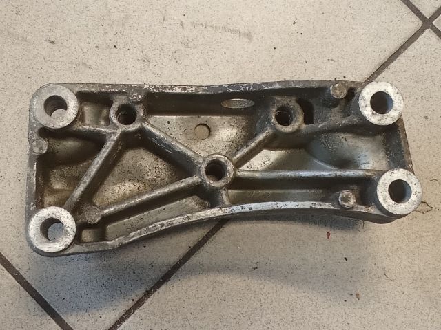 bontott VW GOLF V Motor Tartó Bak (Pozíciófüggetlen)