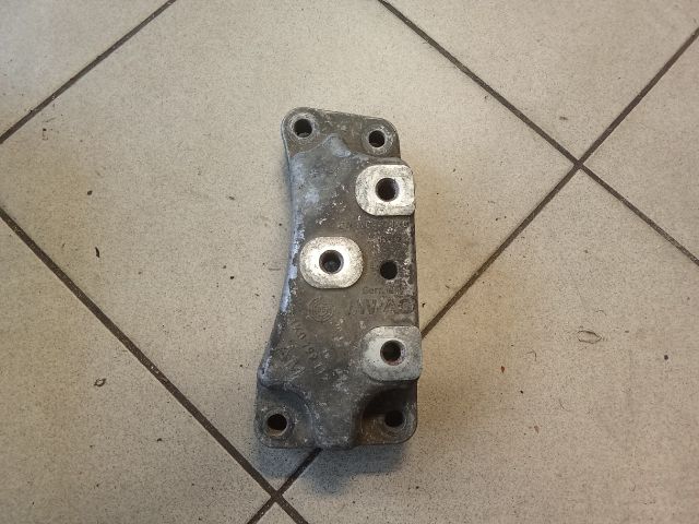 bontott VW GOLF V Motor Tartó Bak (Pozíciófüggetlen)