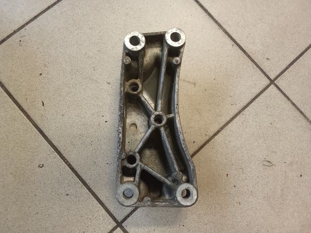 bontott VW GOLF V Motor Tartó Bak (Pozíciófüggetlen)
