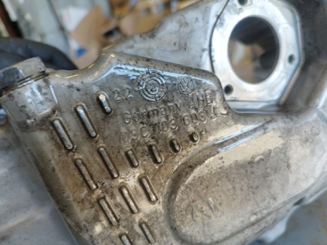 bontott VW GOLF V Olajteknő