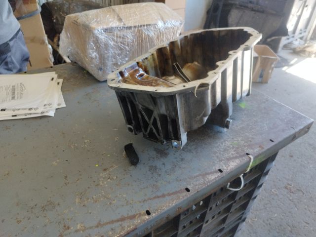 bontott VW GOLF V Olajteknő