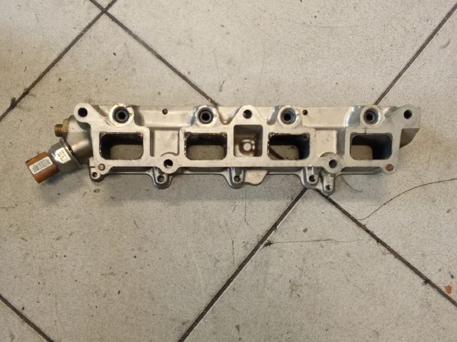 bontott VW GOLF V Porlasztó Sor / Híd