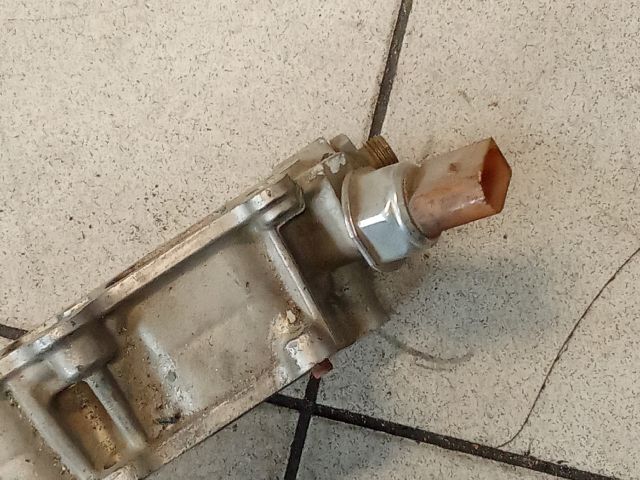 bontott VW GOLF V Porlasztó Sor / Híd