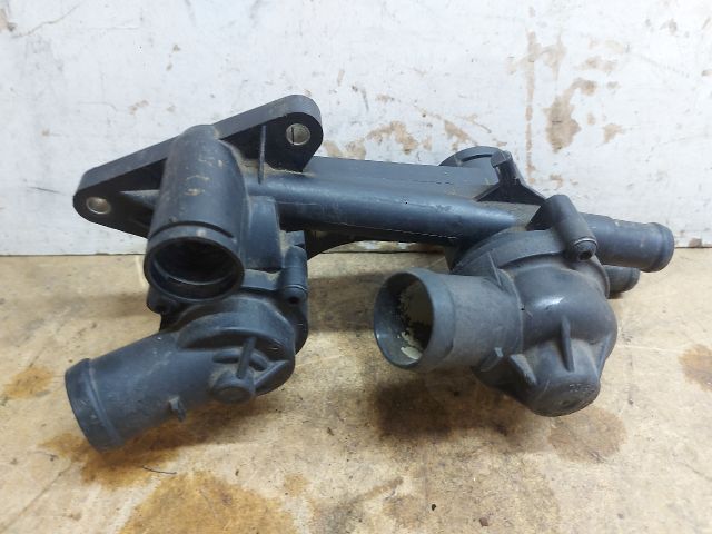 bontott VW GOLF V Termosztátház