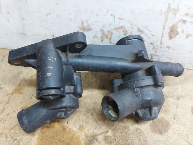 bontott VW GOLF V Termosztátház