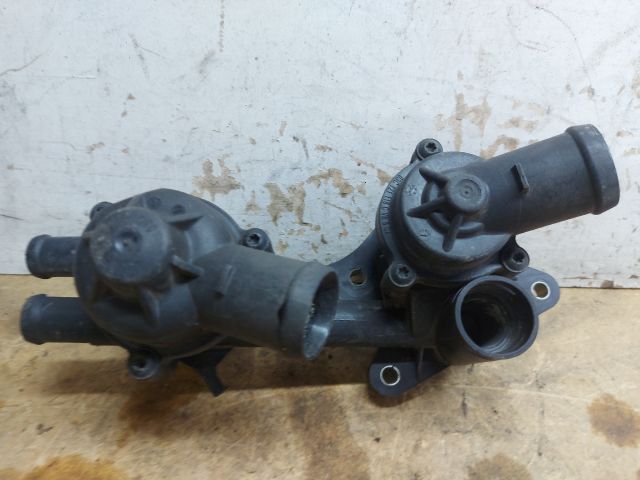 bontott VW GOLF V Termosztátház